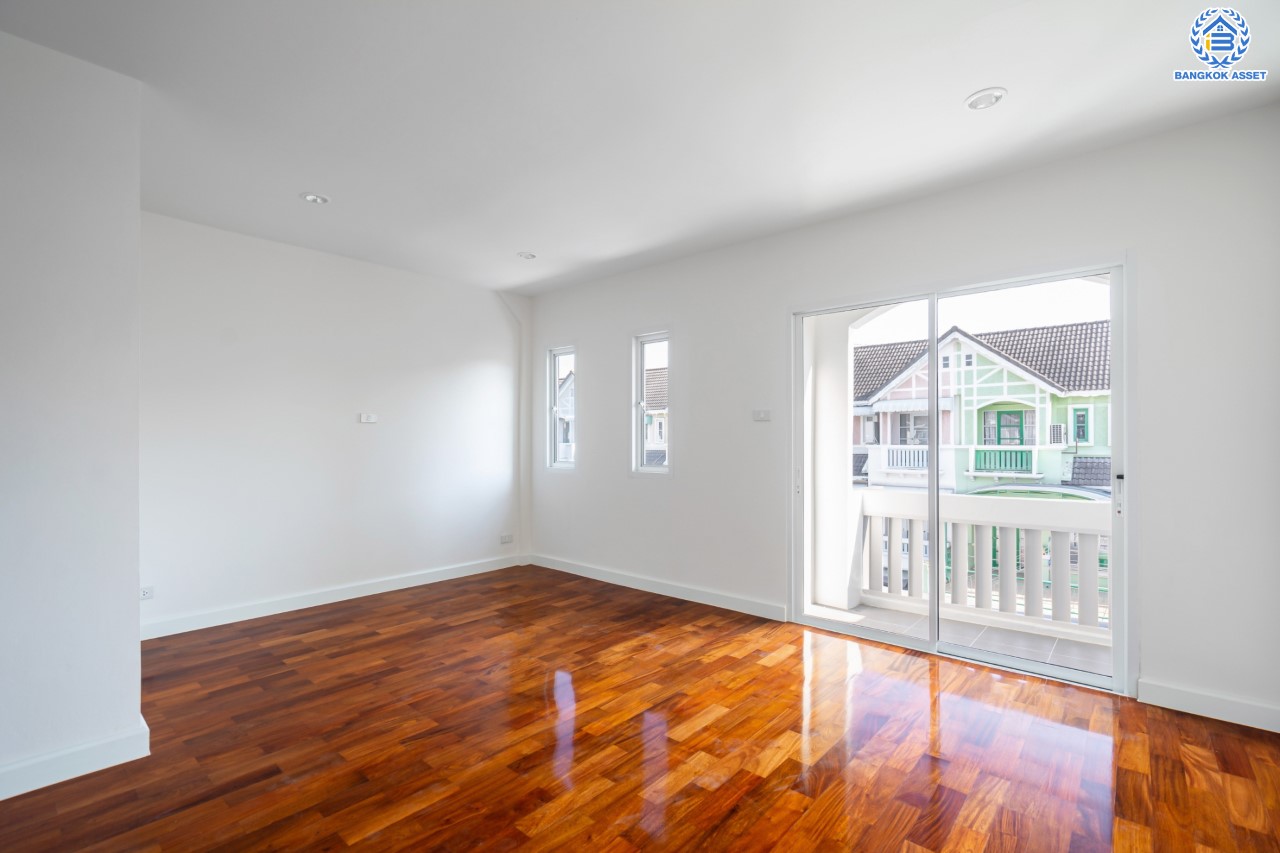 บ้านมือสองตกแต่งใหม่ ทำเลใจกลางเมือง ม.พาร์ค แกลเลอรี่ ประชาชื่น ทาวน์โฮม 3 ชั้น เนื้อที่ 22.5 ตร.ว. ฟังก์ชัน 3 ห้องนอน 3 ห้องน้ำ 2 ที่จอดรถ บนทำเลเดินทางสะดวก เชื่อมต่อหลายเส้นทาง ใกล้เดอะมอลล์งามวงศ์วาน เซ็นทรัลแจ้งวัฒนะ ทางด่วน "งามวงศ์วาน"